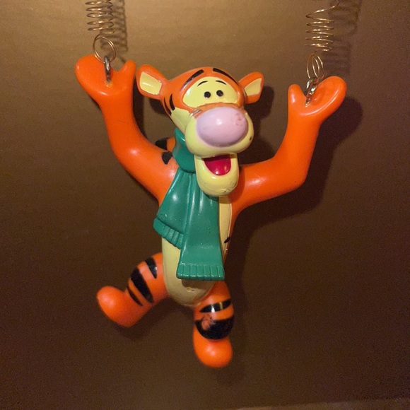 Disney Winnie The Pooh "Tigger Juggling Gifts" Presents Christmas Ornament RARE - Picture 3 of 4
